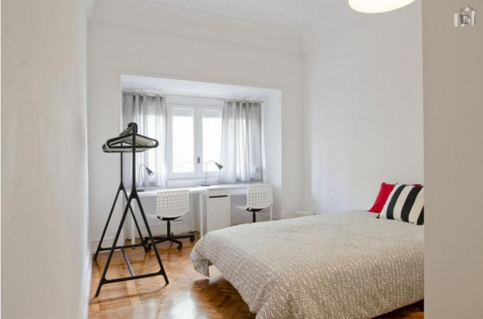 Neat double bedroom in Alameda photo 1