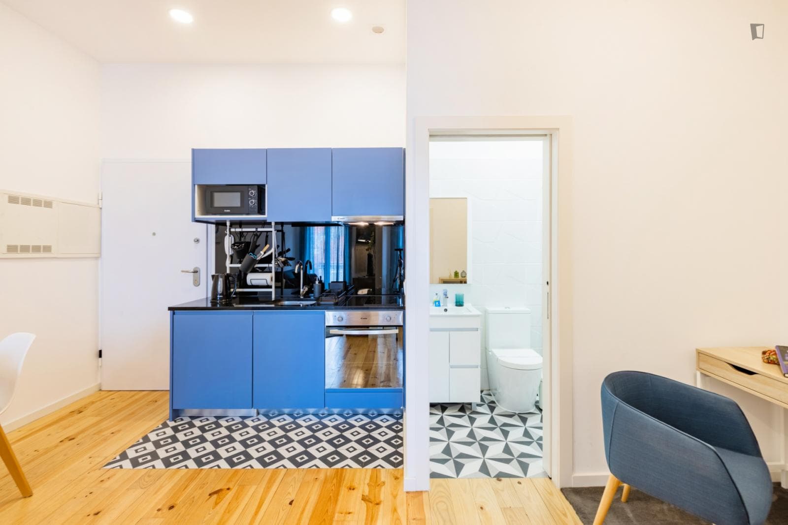 Charming 1-bedroom apartment close to 24 de Agosto metro station photo 1