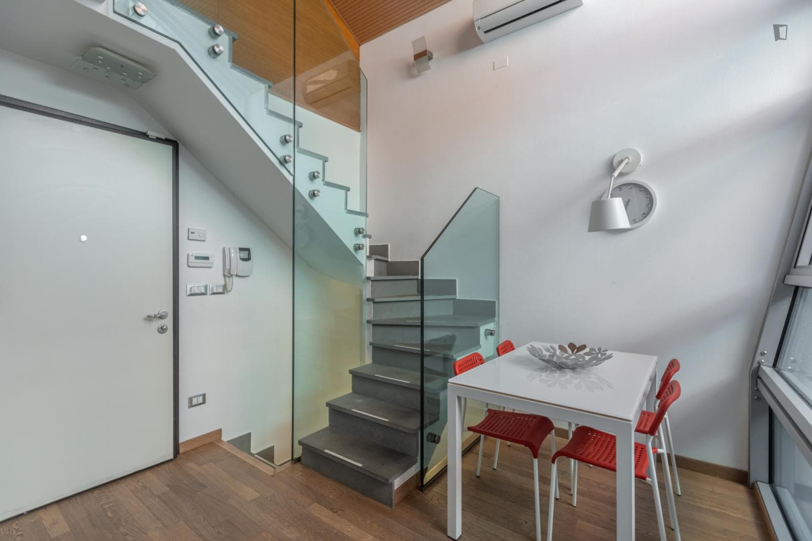 Cool 2-bedroom flat in Saragozza area photo 1