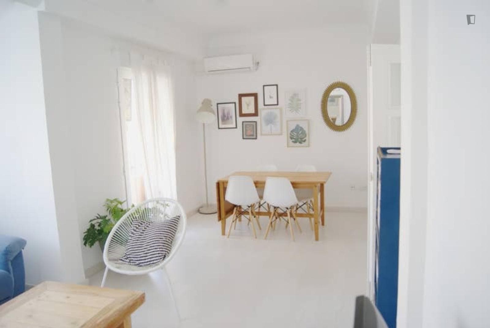 Bright and spacious exterior 3 bedroom flat photo 1