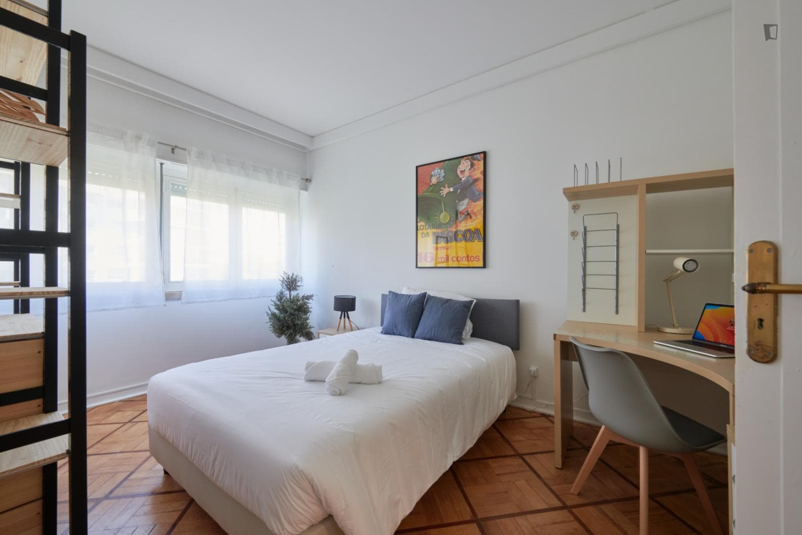 S9 R3 - Charming double bedroom close to Saldanha metro station photo 1