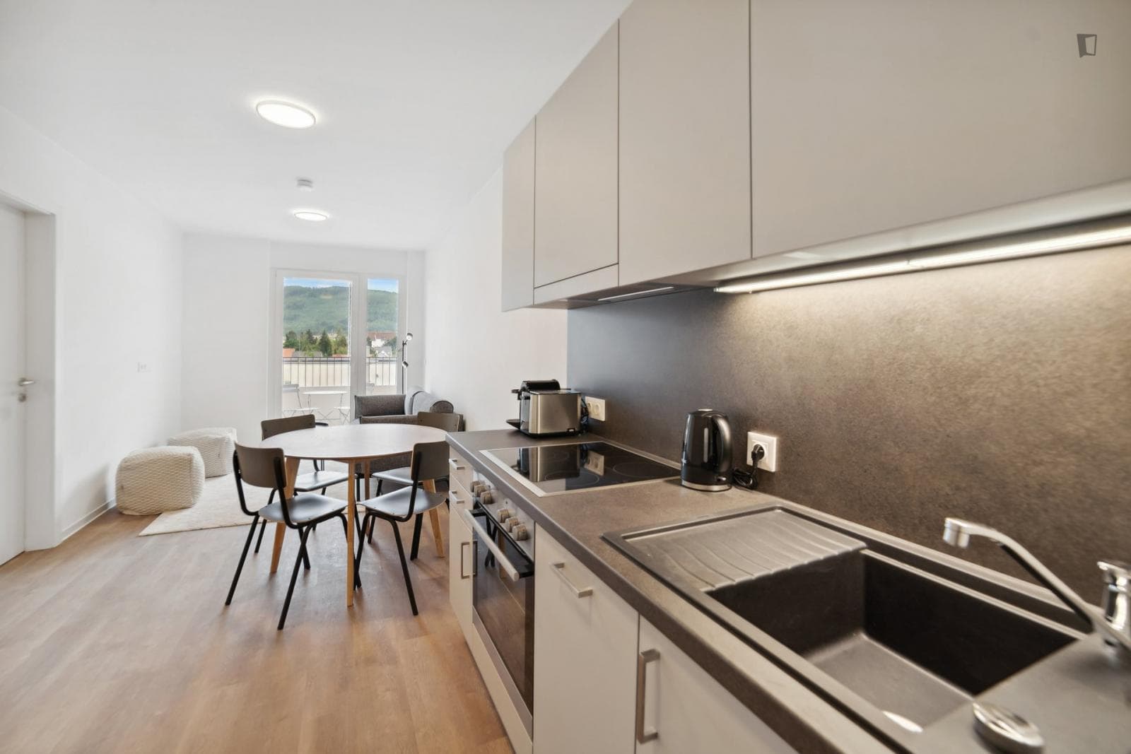 Charismatic 1-bedroom apartment in Lend photo 1