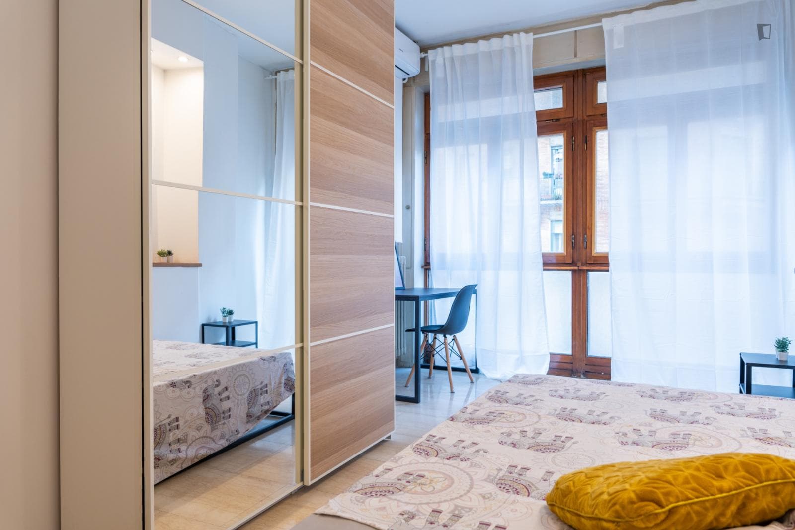 Luminous single bedroom near the Porta Romana train station photo 1