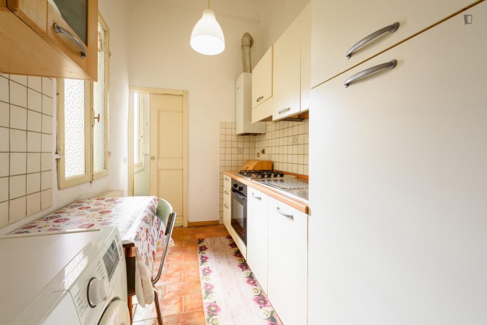 Cosy 2-bedroom flat close to the central train station photo 1