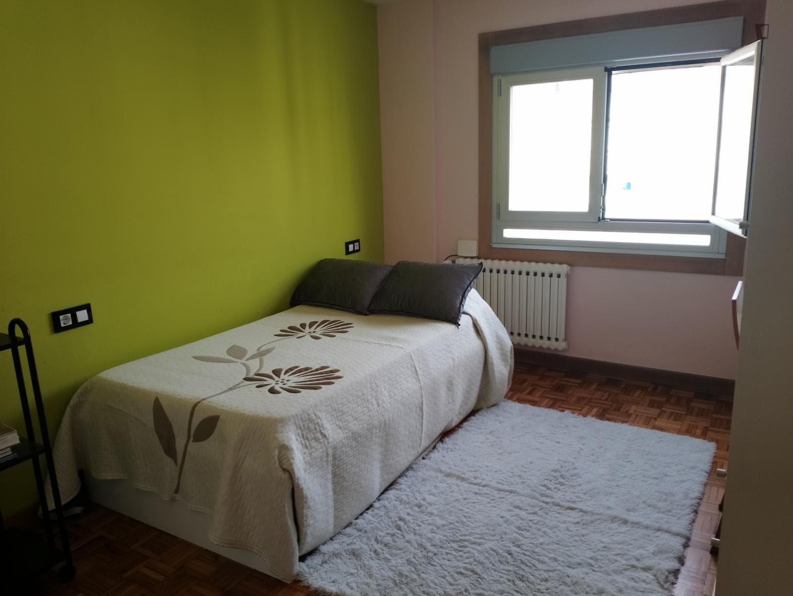 Comfy double bedroom in Vigo close to Centro Comercial Travesía de Vigo photo 1
