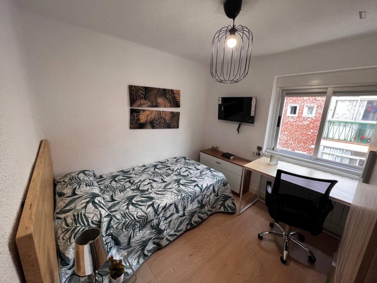Bright double bedroom in Salamanca close to Hospital Santisima Trinidad photo 1