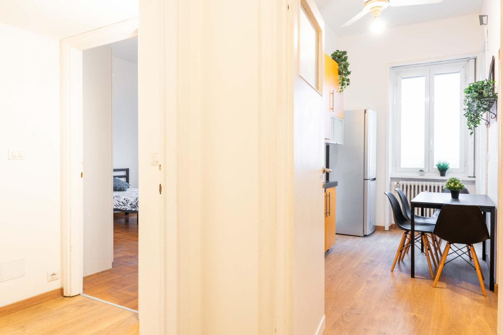 Inviting single bedroom close to Università Bocconi photo 1