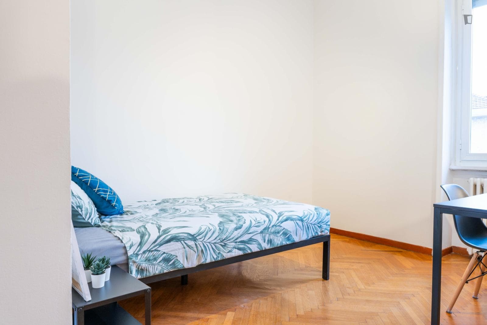 Neat single bedroom close to Università Bocconi photo 1