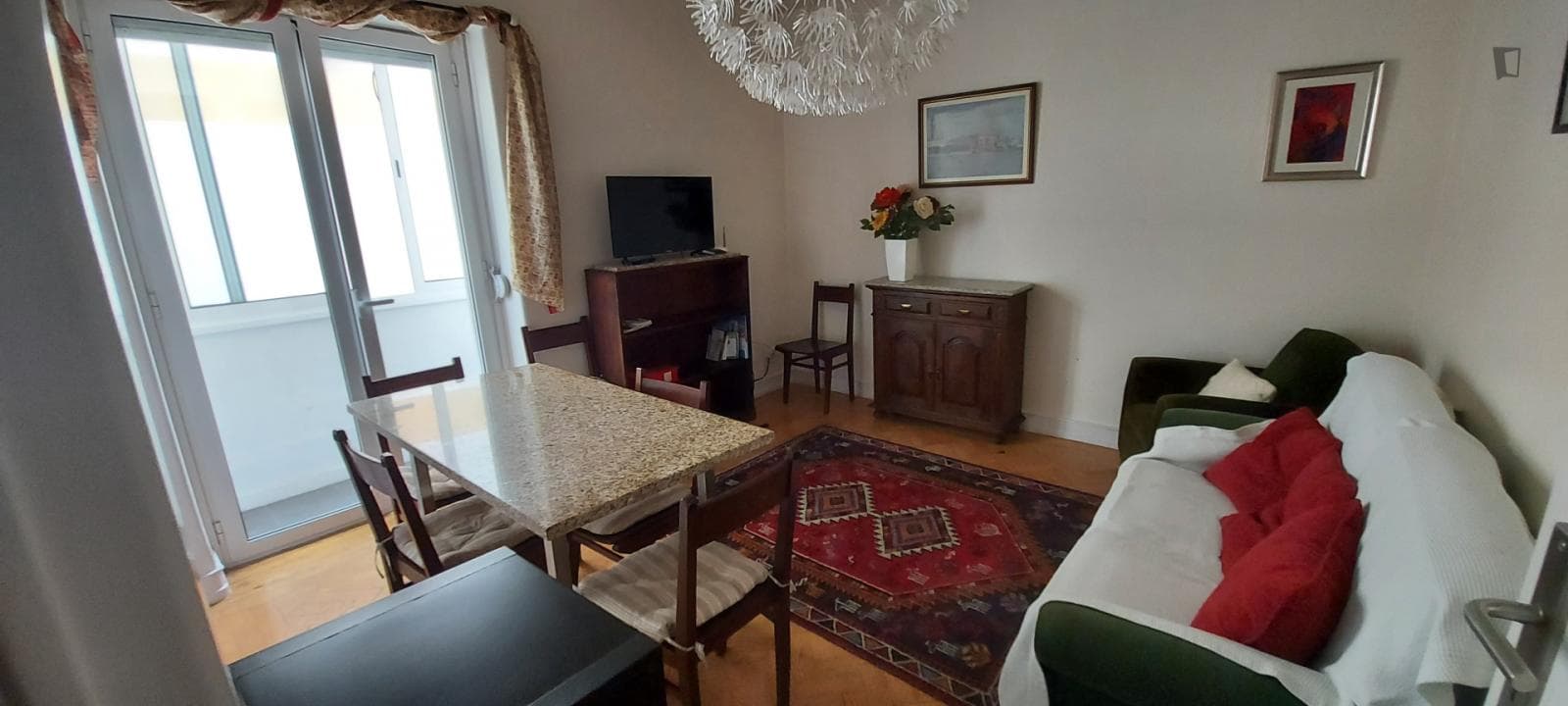 Lovely 3-bedroom flat very close to Quinta das Conchas metro photo 1