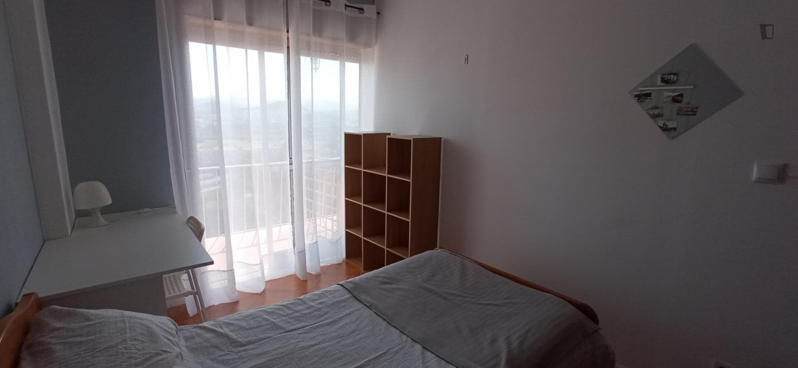 Single bedroom, with balcony, in 5-bedroom apartment photo 1