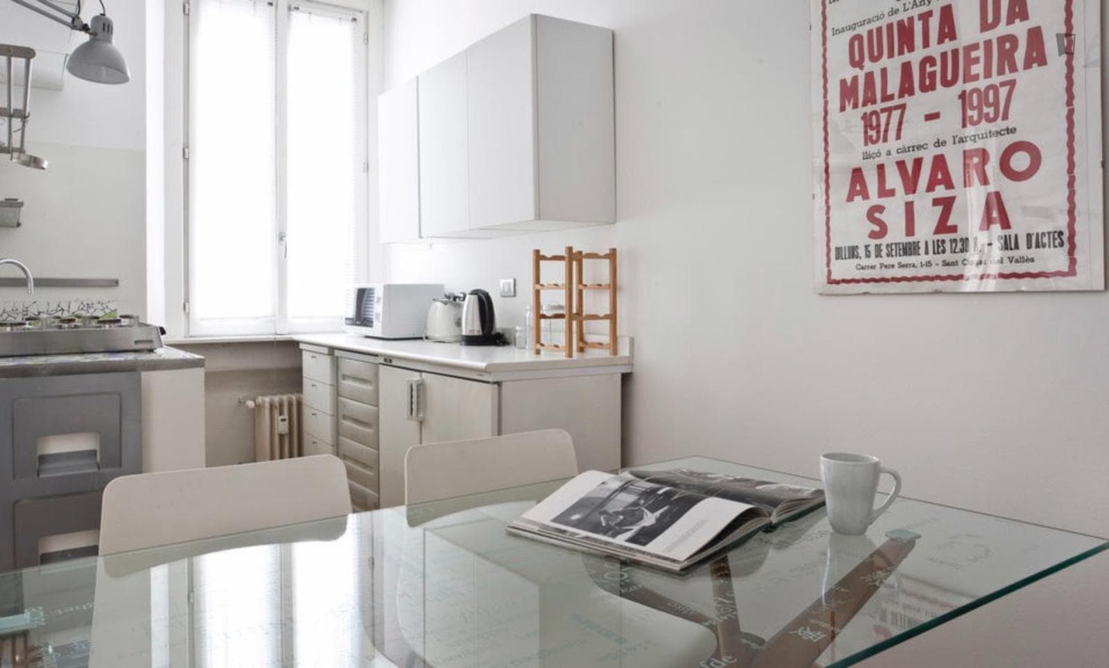 Welcoming 1-bedroom apartment next to Isola metro station photo 1
