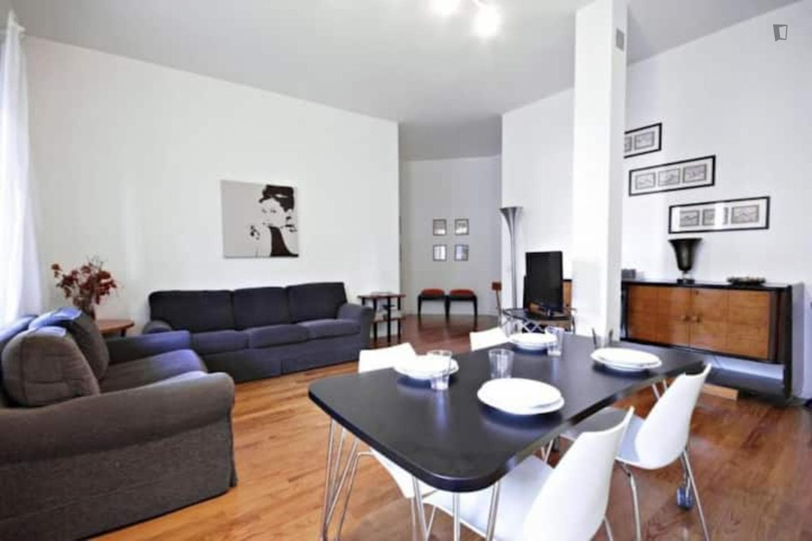  Elegant 1-bedroom apartment near the Euclide train station photo 1