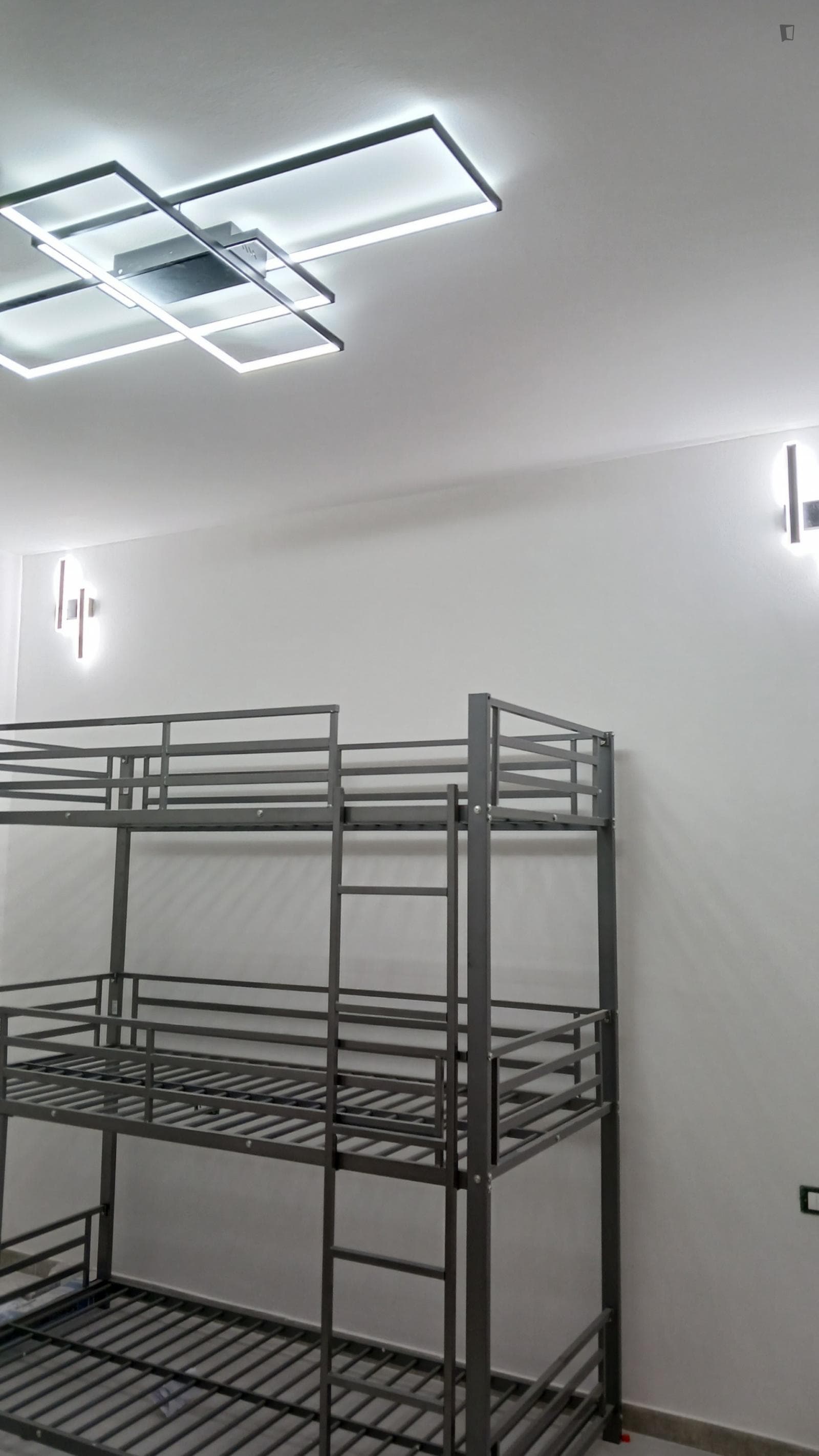 Bed in a pleasant shared bedroom, near the Portello metro photo 1