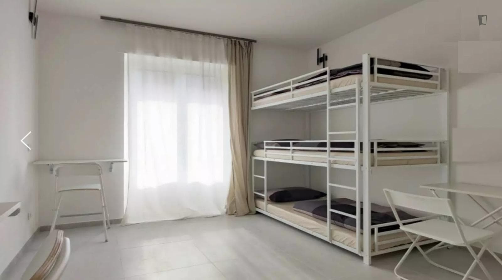 Bed in shared bedroom, close to the Portello metro photo 1