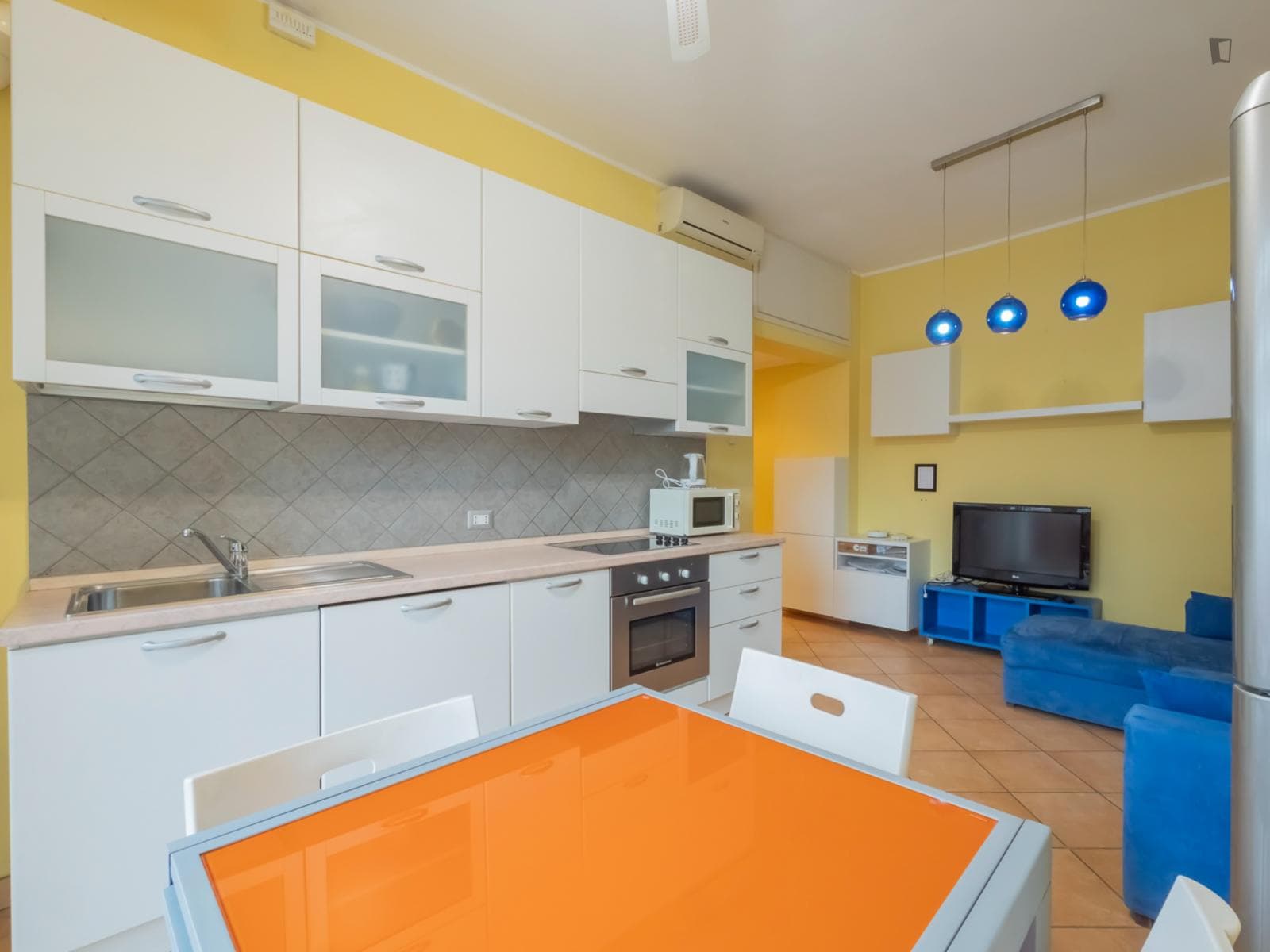 Charismatic 1-bedroom apartment near IULM University photo 1