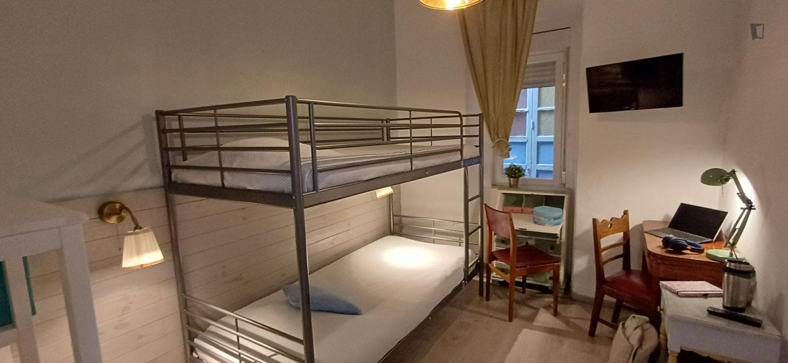 Nice 1-Bunk Bed Bedroom at 10 Bedroom Apartment photo 1
