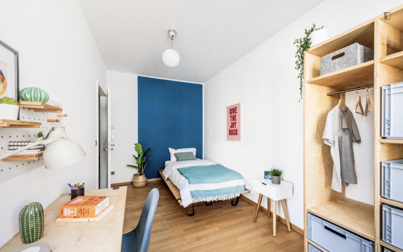 Super comfy single bedroom in Europacity photo 1