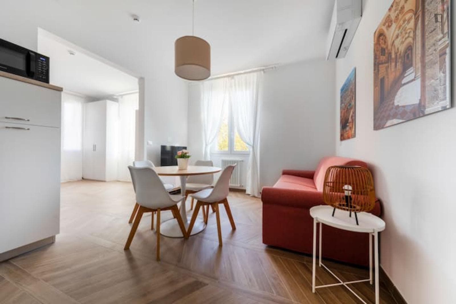 Attractive studio in close proximity to Bologna S. Vitale train station photo 1