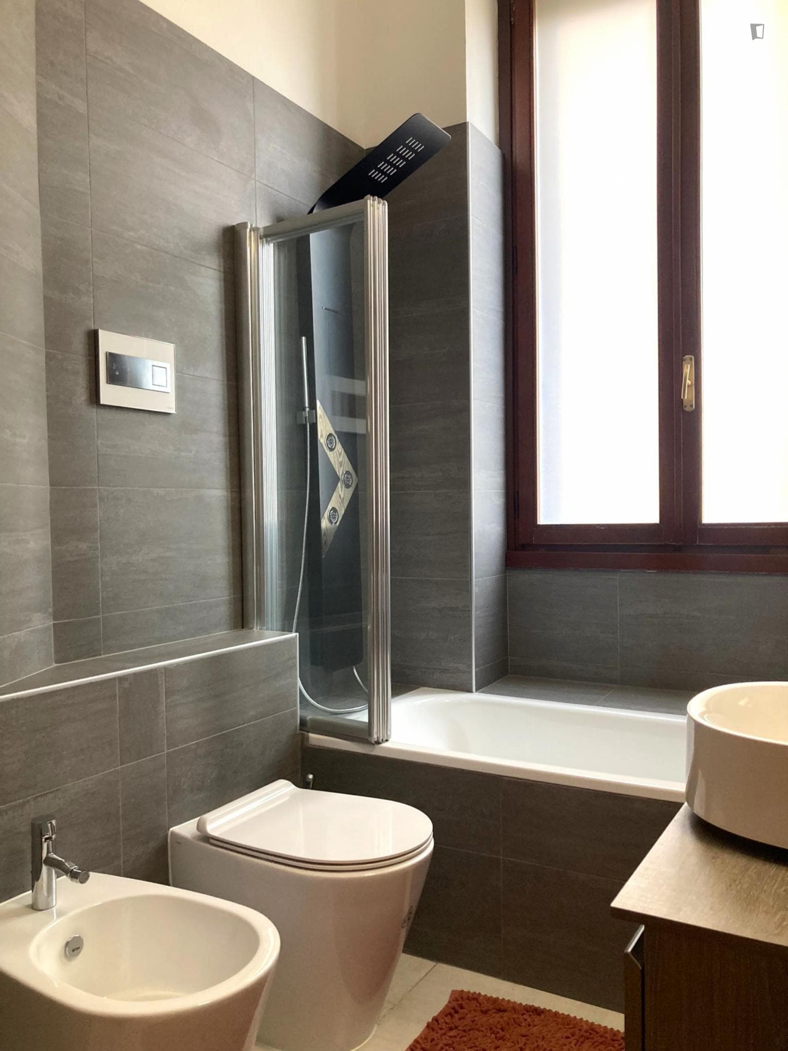 Welcoming 3-bedroom apartment near Repubblica train station photo 1