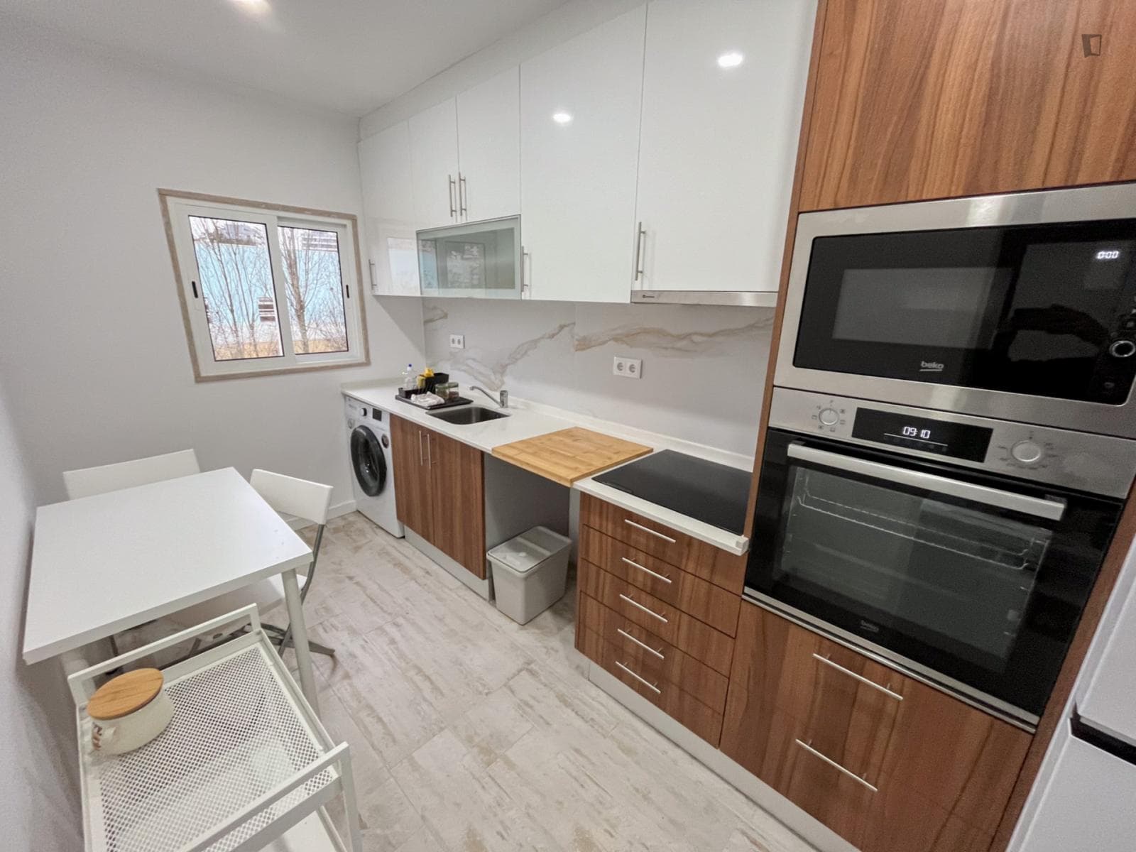 Delightful double bedroom near the Amadora train station photo 1