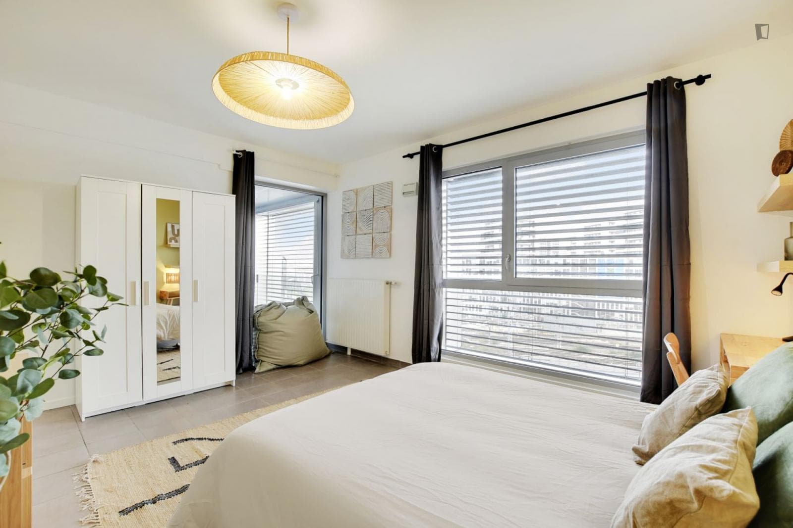 Rent this luminous 17 m² in coliving bedroom in Paris - PA101 photo 1