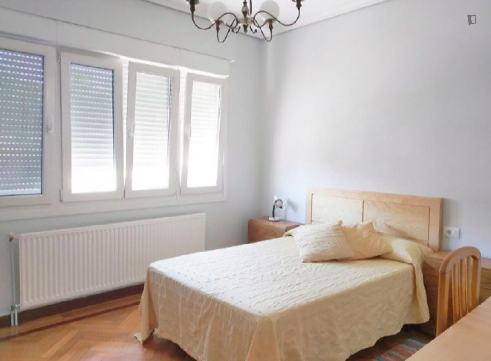 Sunny double bedroom very well connected photo 1