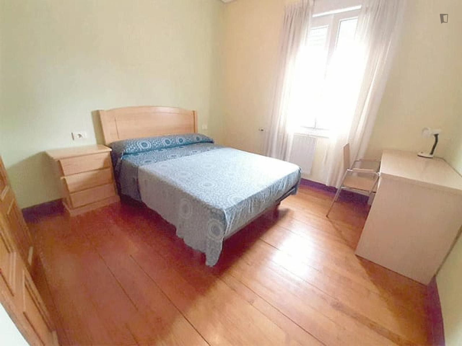 Lovely double bedroom very well connected photo 1