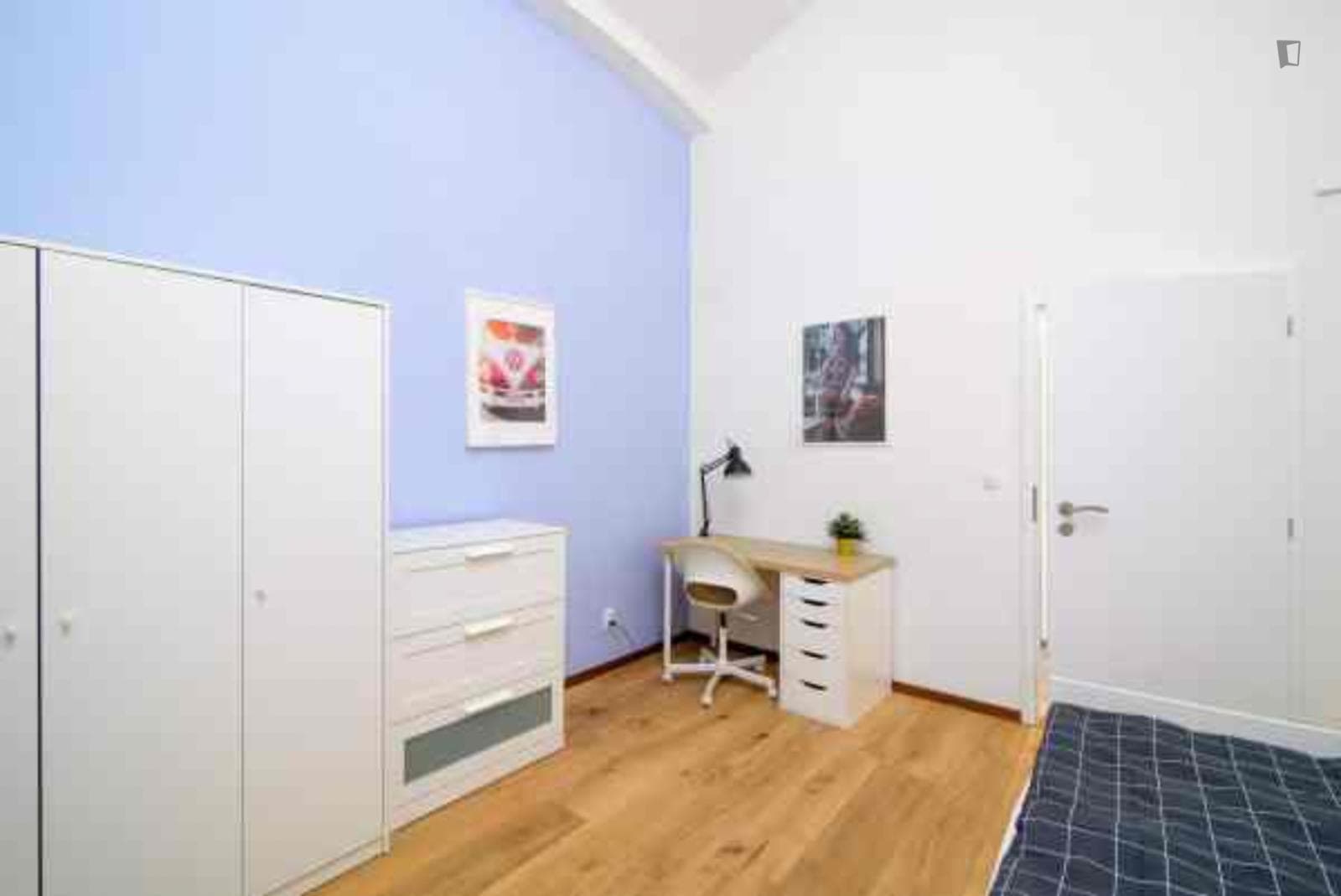 Nice single bedroom in a 3-bedroom apartment close to I.P. Pavlova metro station photo 1