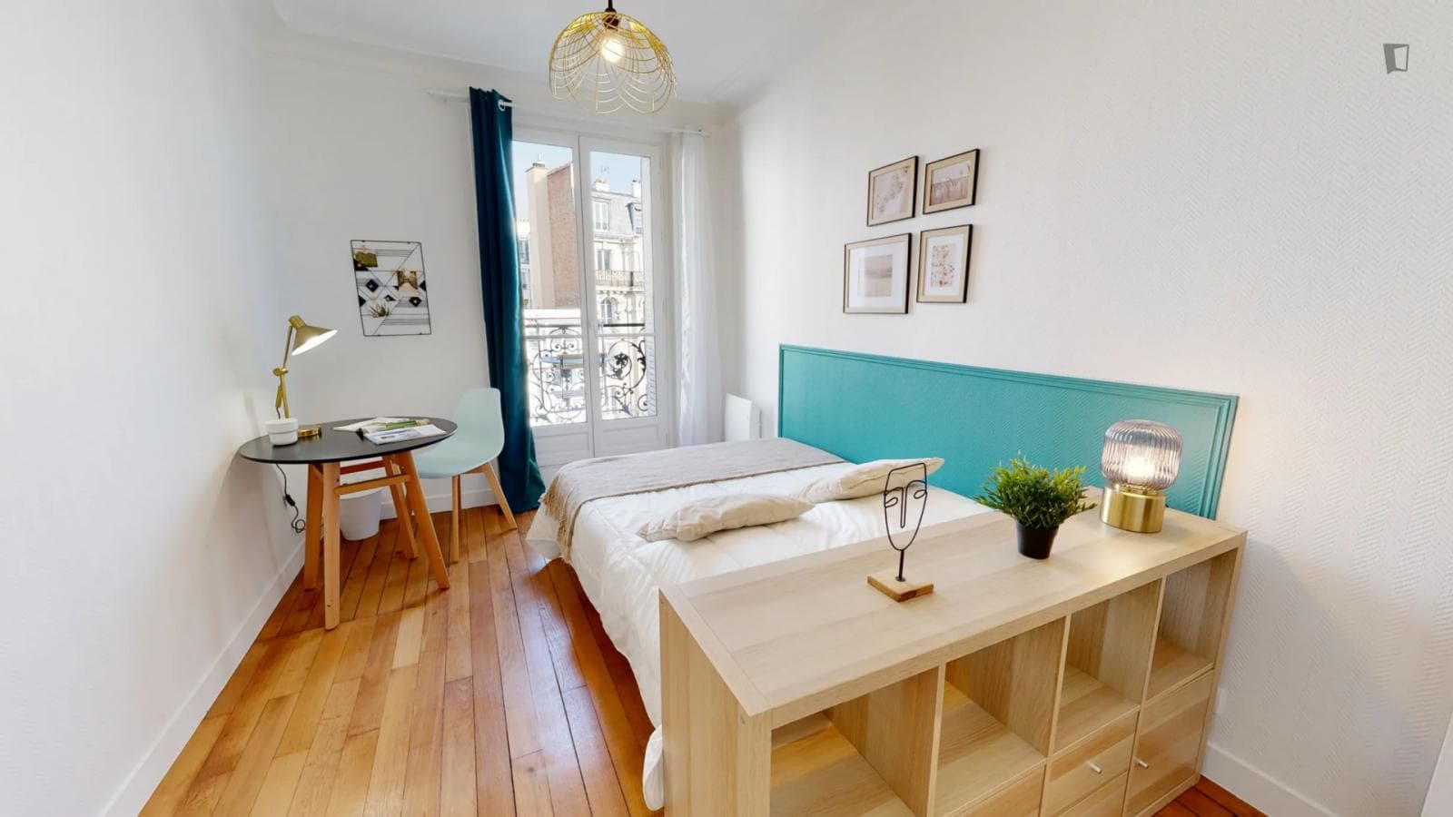 Appealing double bedroom in Grandes-Carrières photo 1