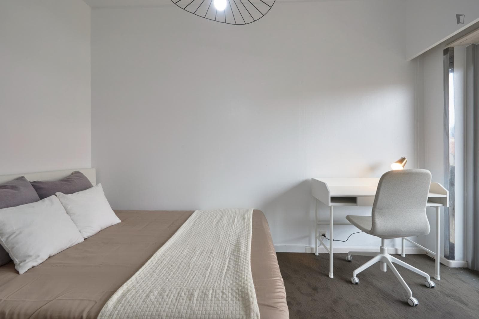Attractive single bedroom with balcony photo 1