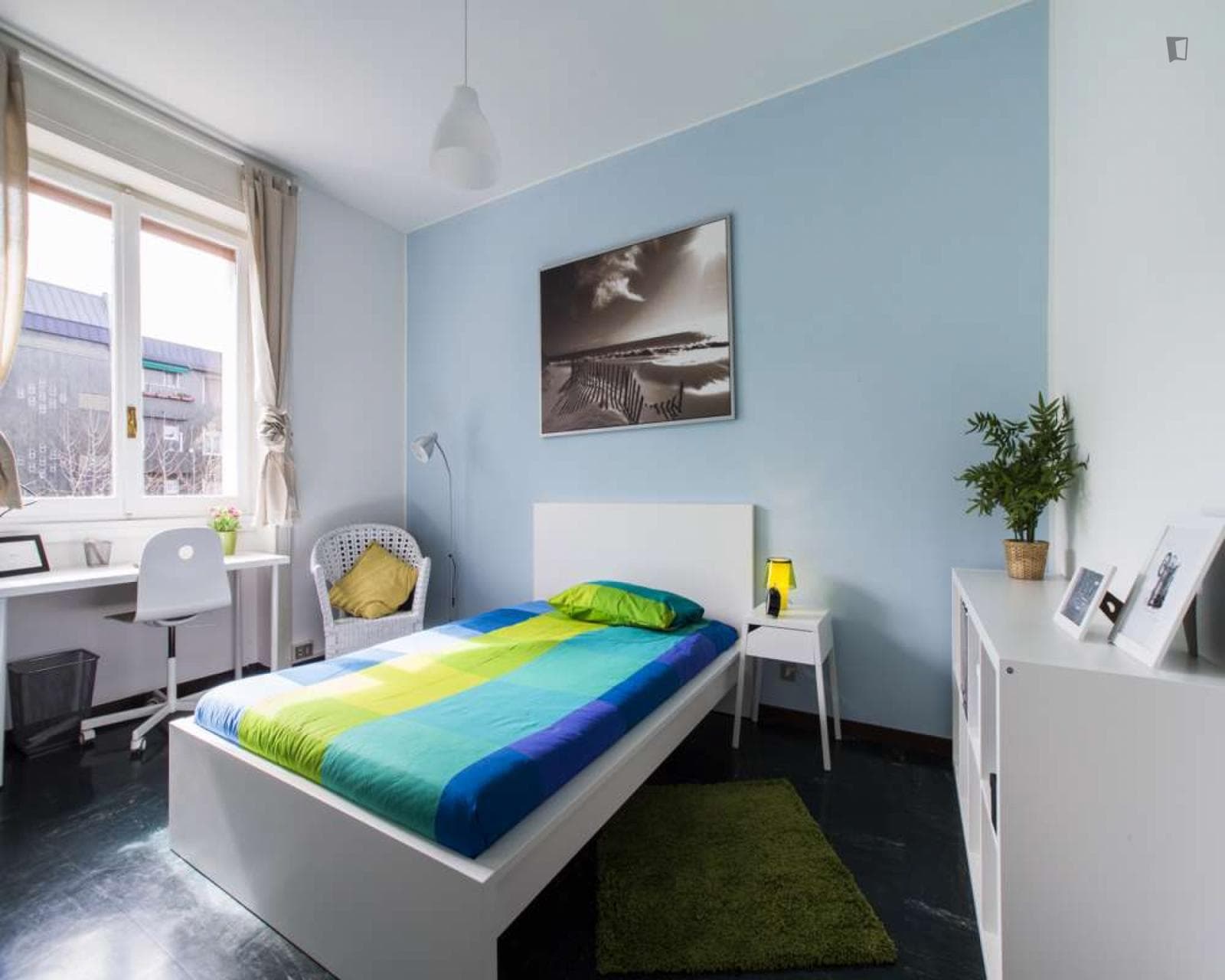 Bright single bedroom in Lorenteggio photo 1