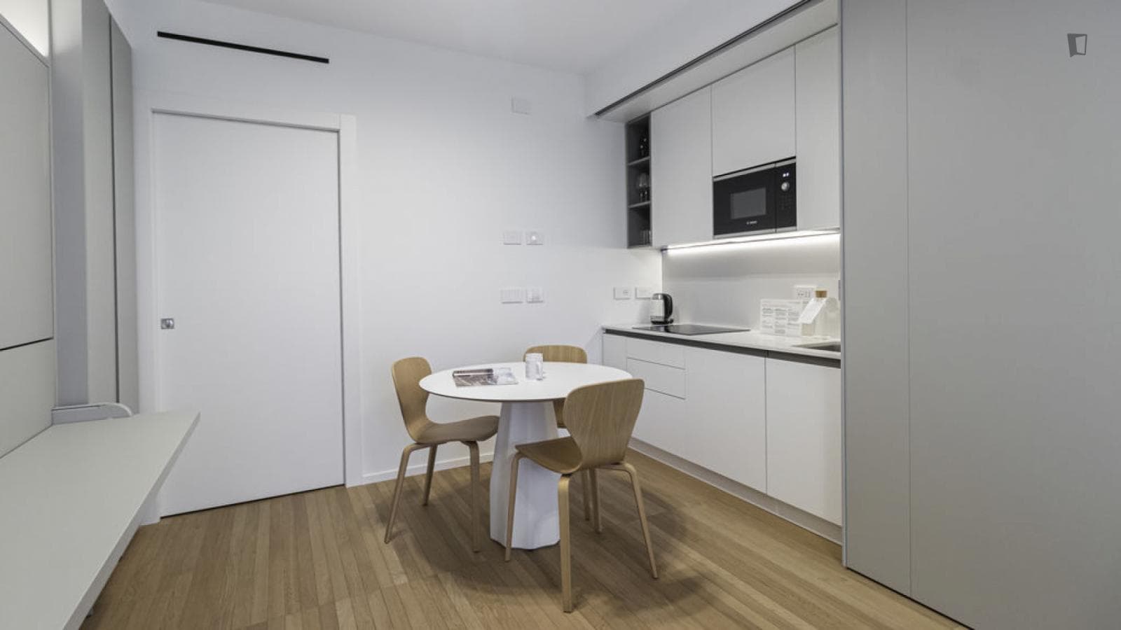 Sublime 1-bedroom apartment in Maggiolina photo 1