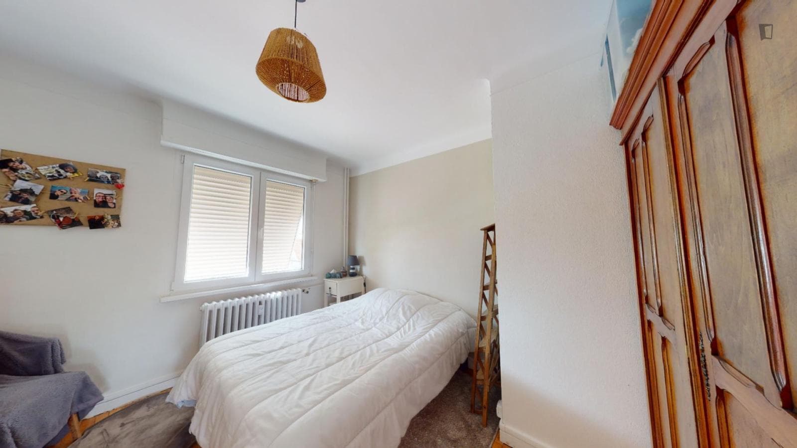 Comfy Double Bedroom near  Institut universitaire de technologie Louis-Pasteur photo 1