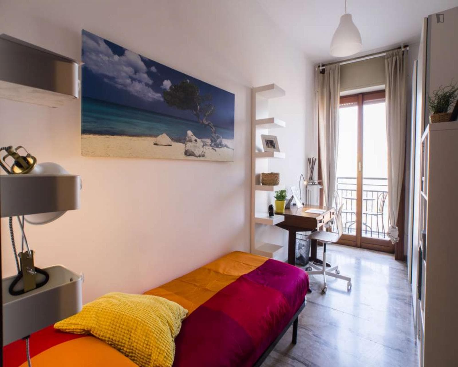 Bright single bedroom with balcony near Portello metro station photo 1