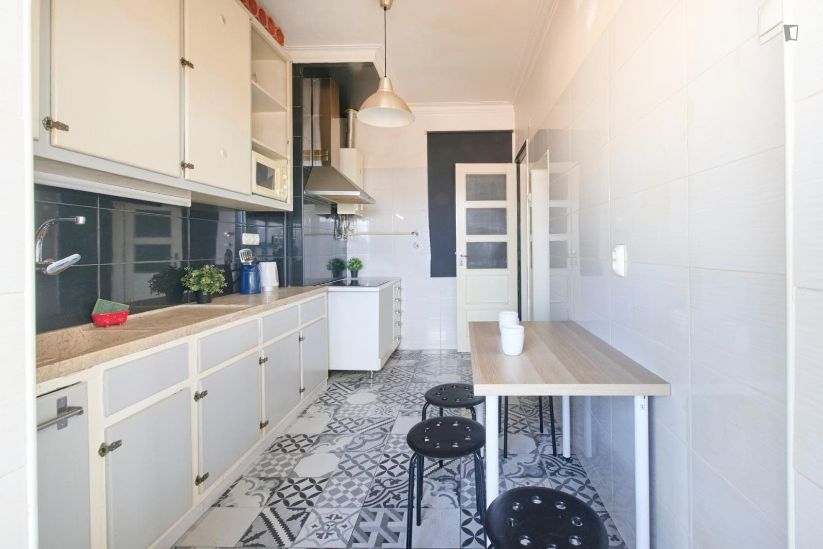 Comfortable single bedroom with balcony in Intendente photo 1