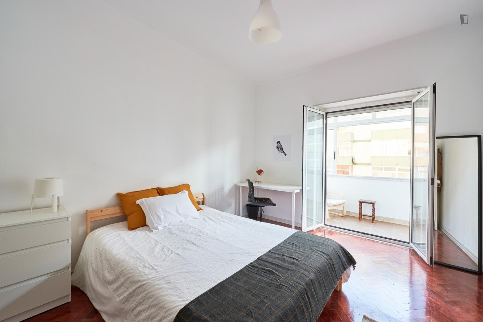 Splendid single bedroom with balcony near Intendente metro station photo 1