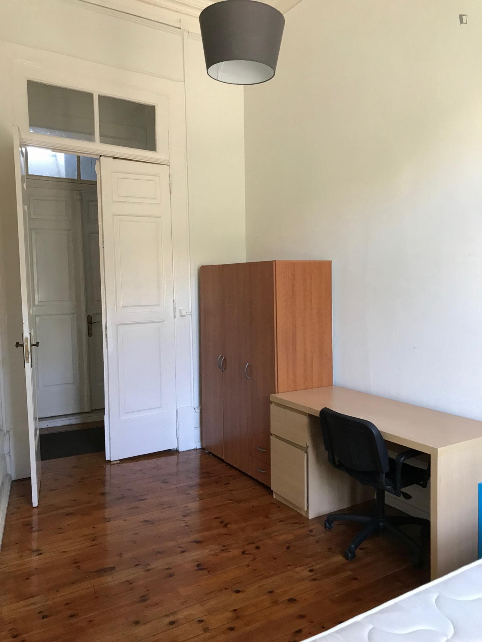 Sunny single bedroom photo 1