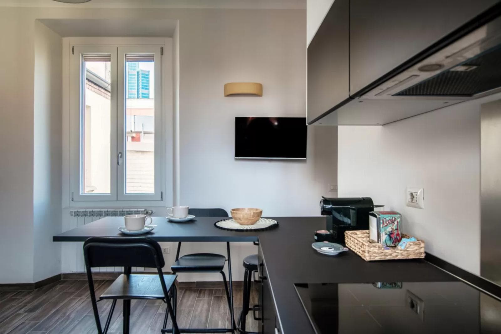 Excellent 1-bedroom apartment near the Zara metro  photo 1