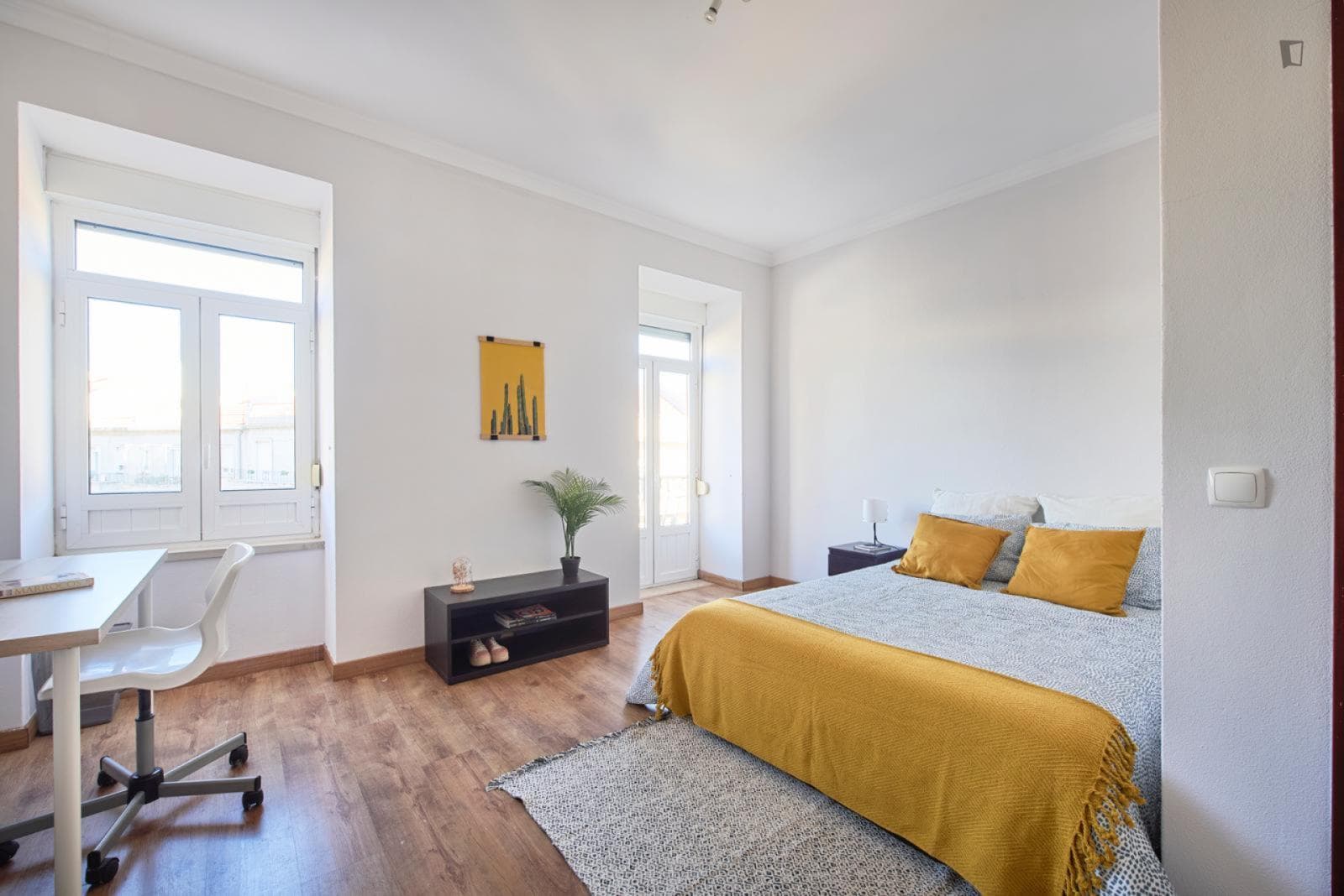 Amazing double bedroom next to Sete Rios train station photo 1