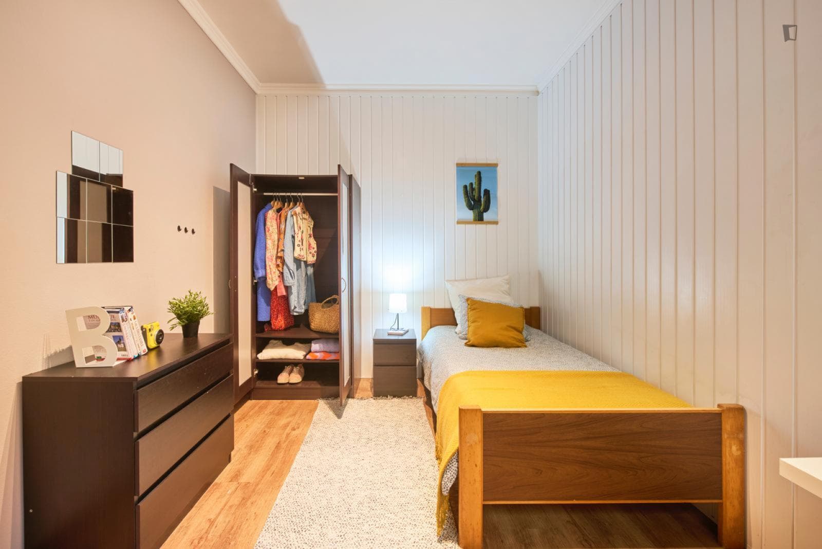 Charming single bedroom near Praça de Espanha metro station photo 1
