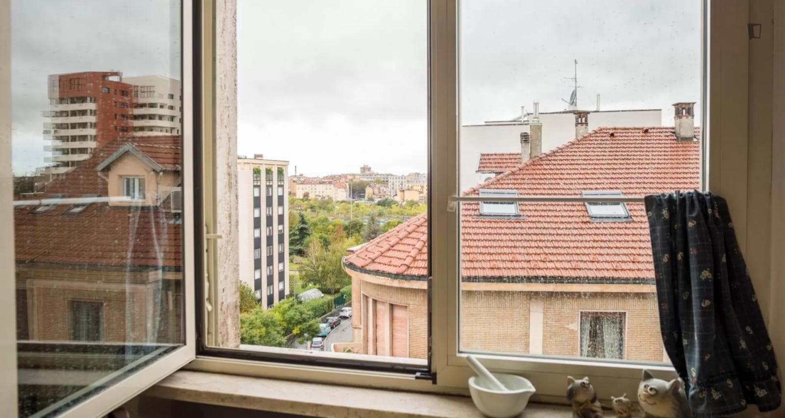 Homely 2-bedroom flat with terrace close to Cenisio metro station photo 1