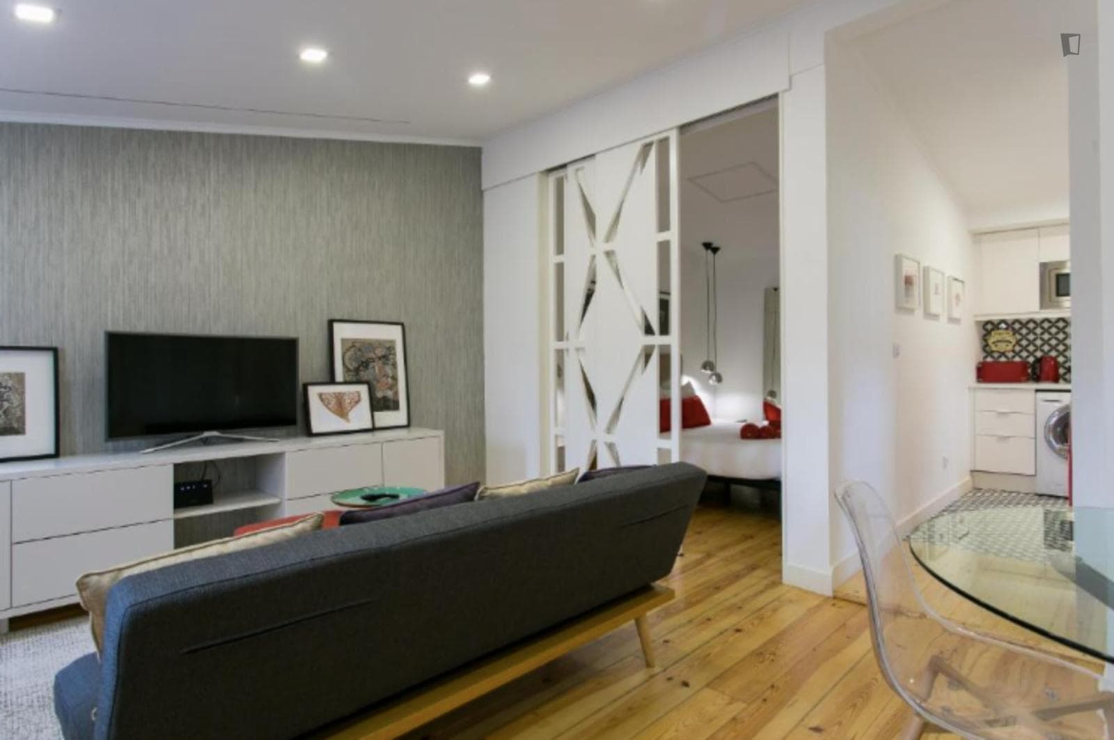 Charming 1-bedroom apartment near the Santa Apolonia train station photo 1