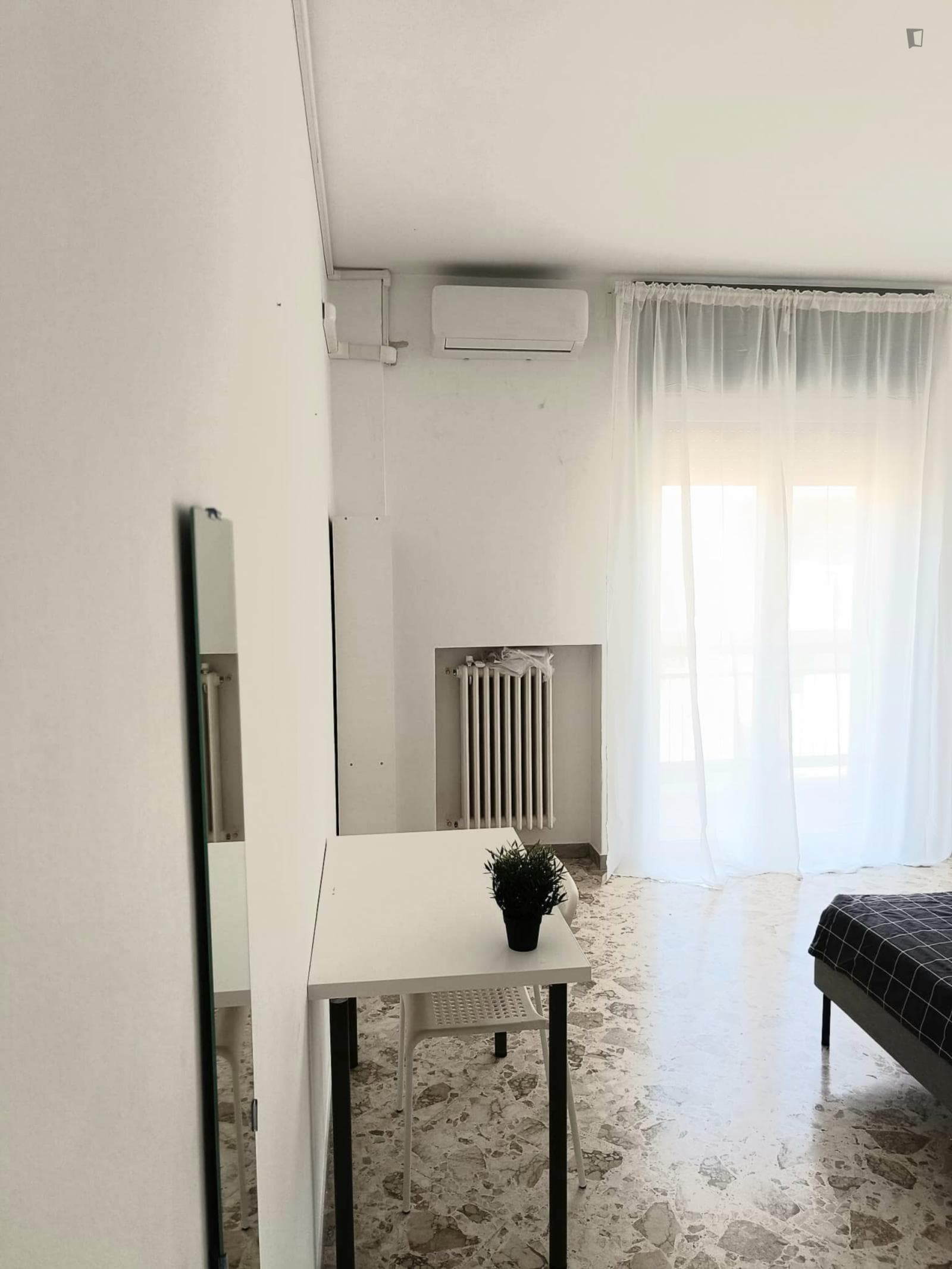 Neat single bedroom in 4-bedroom close to Politecnico photo 1