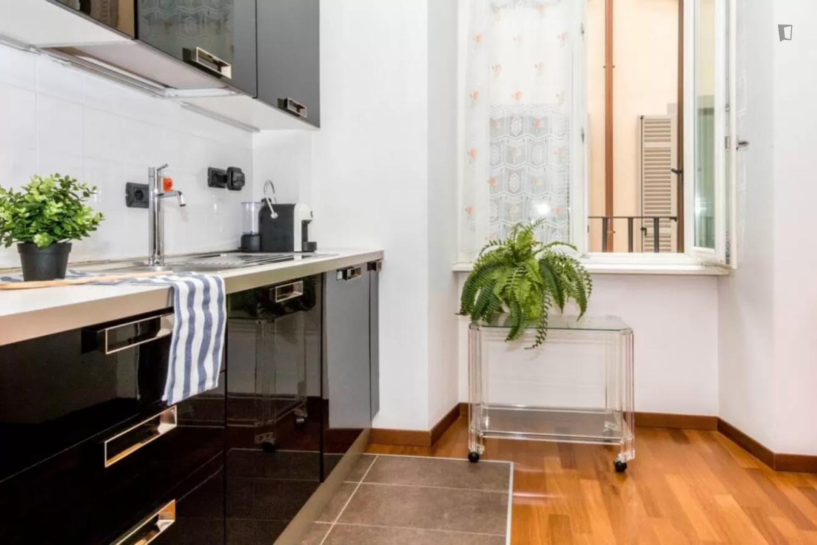 Welcoming 1-bedroom flat in the town centre photo 1