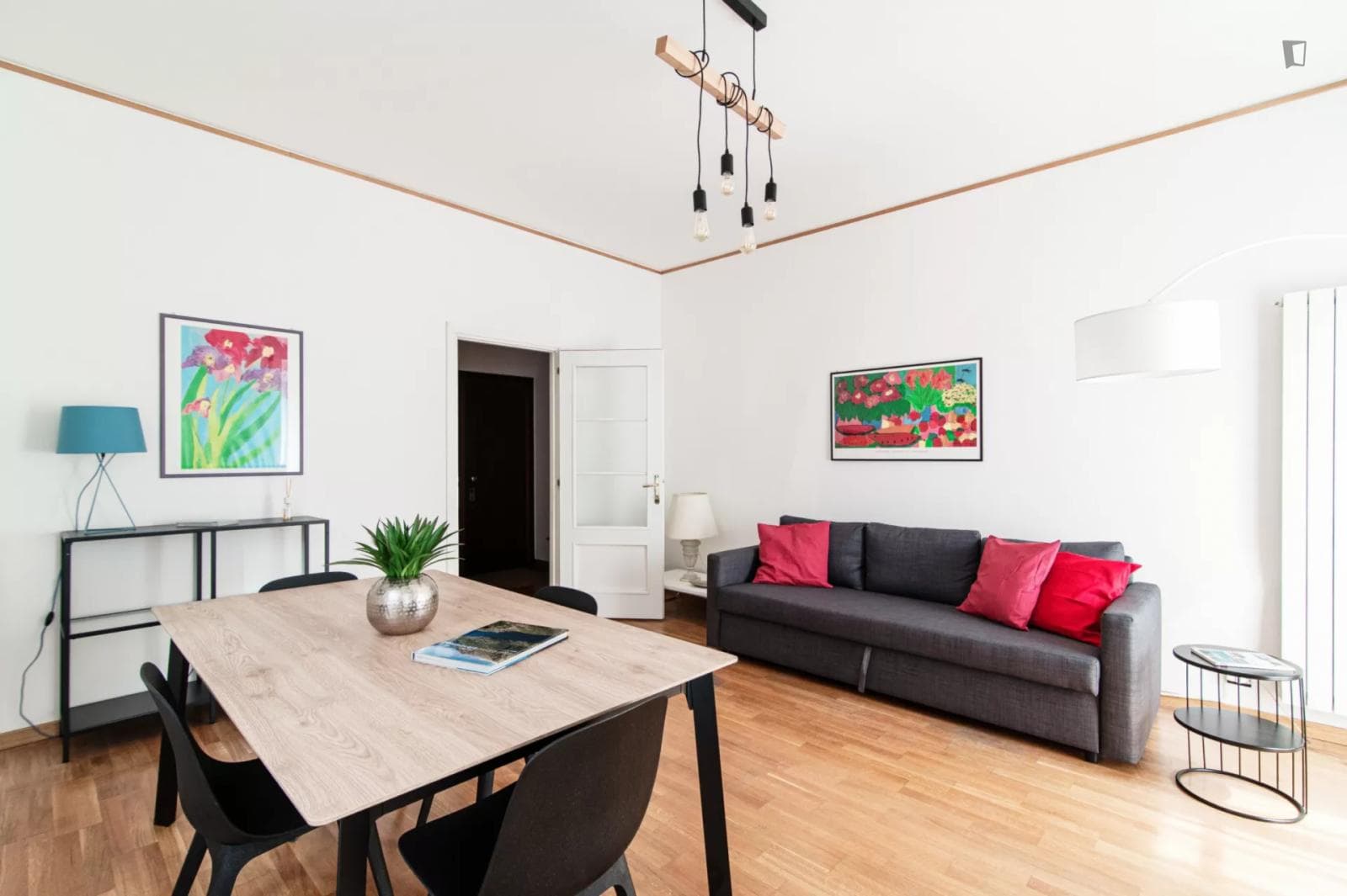 Welcoming 3-bedroom flat near Como Lago train station photo 1