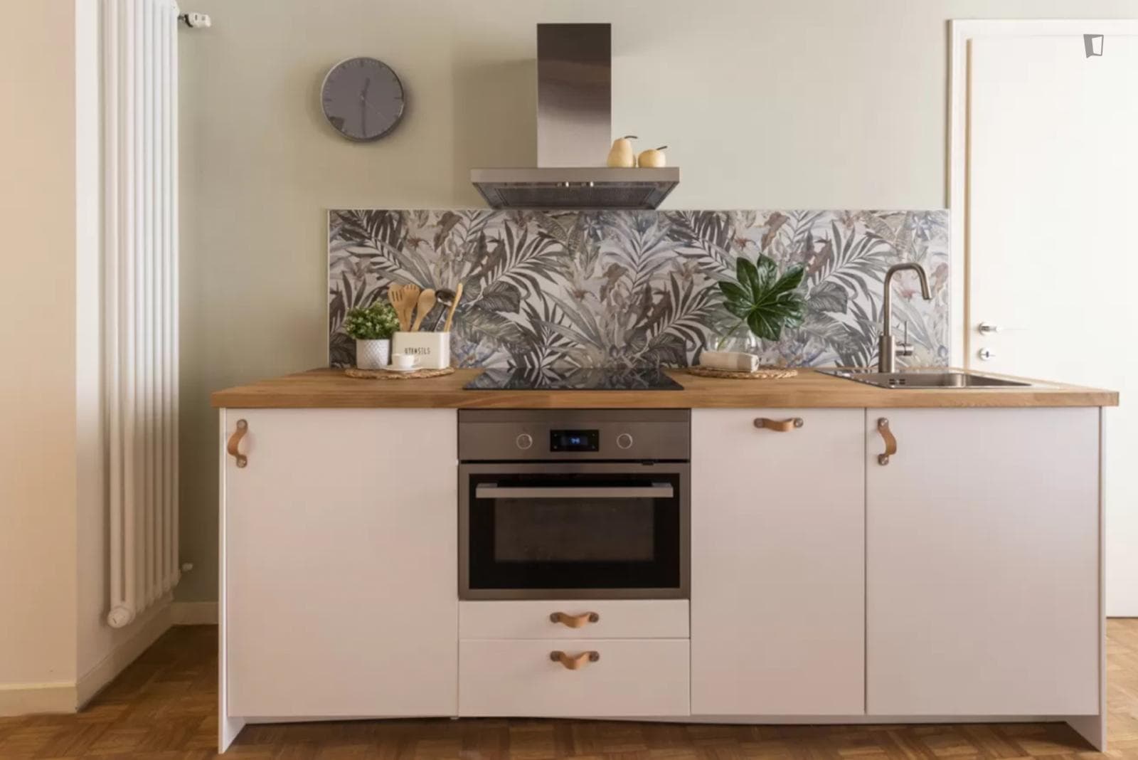 Brilliant 1-bedroom flat near the Lago train station photo 1