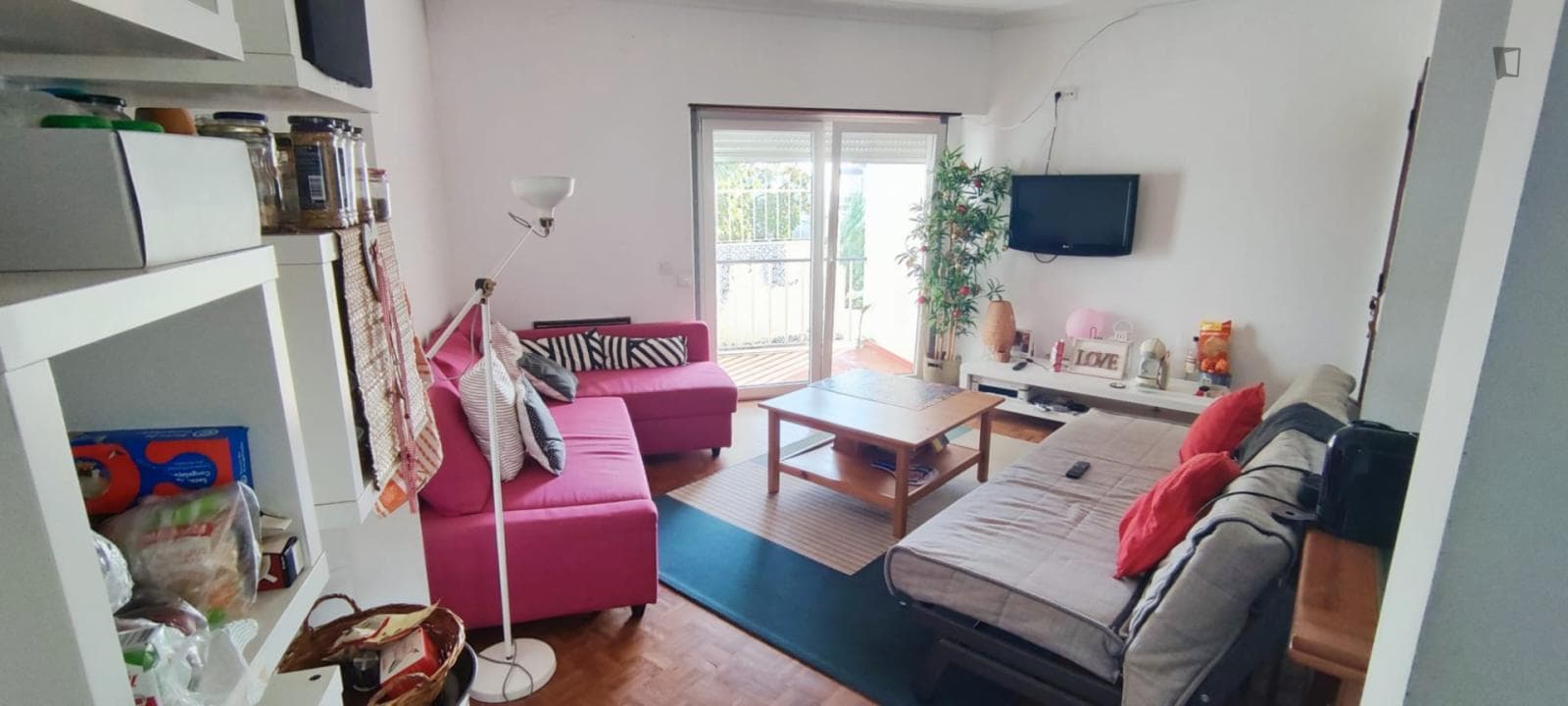 Double bedroom, with balcony, in 11-bedroom house photo 1