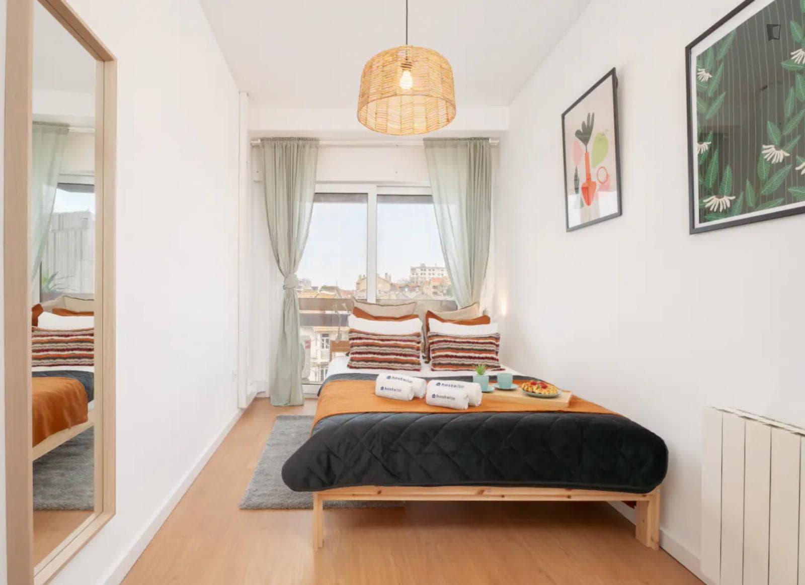 Very elegant 3-bedroom apartment near the Casa da Música metro photo 1