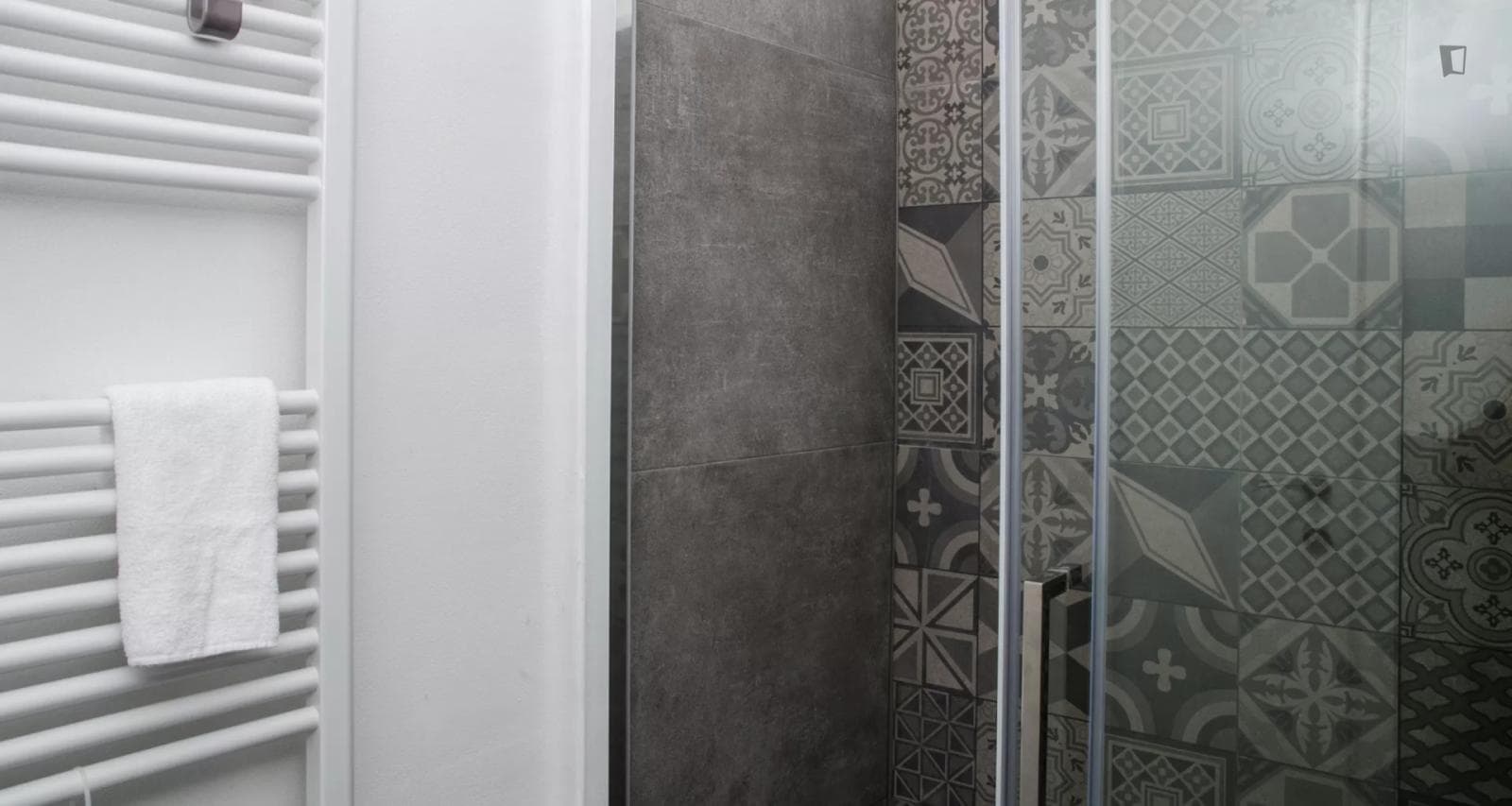 Cute 1-bedroom flat with lake view photo 1