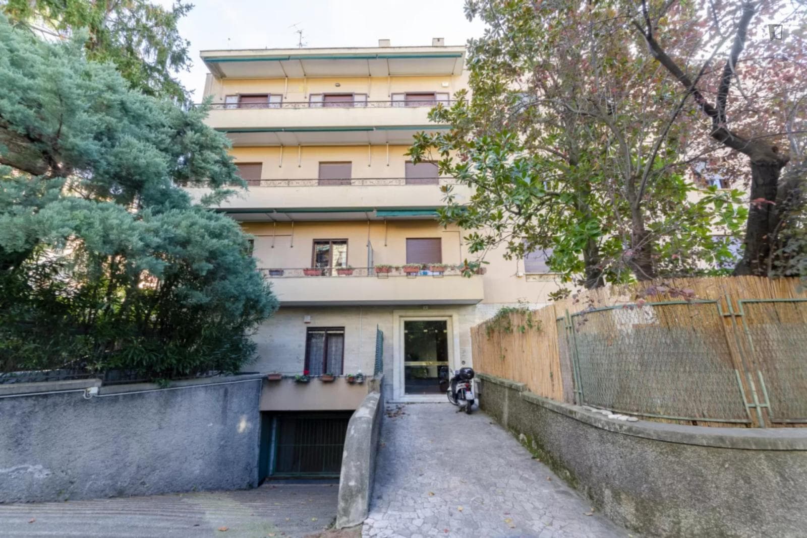 Spacious 3-bedroom flat in Albaro area photo 1